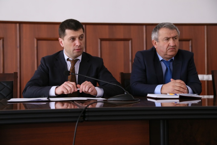 С назначением на должность начальника финансового отдела поздравили Гайдара Гайдарбекова
