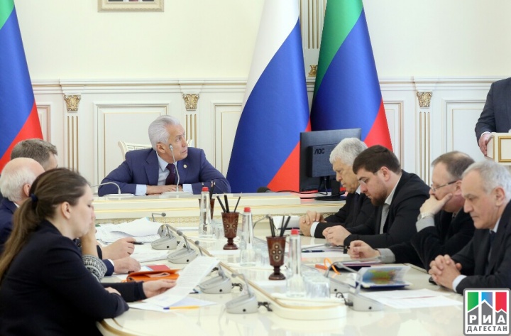 Главы Дагестана Владимир Васильев провел еженедельное совещание.