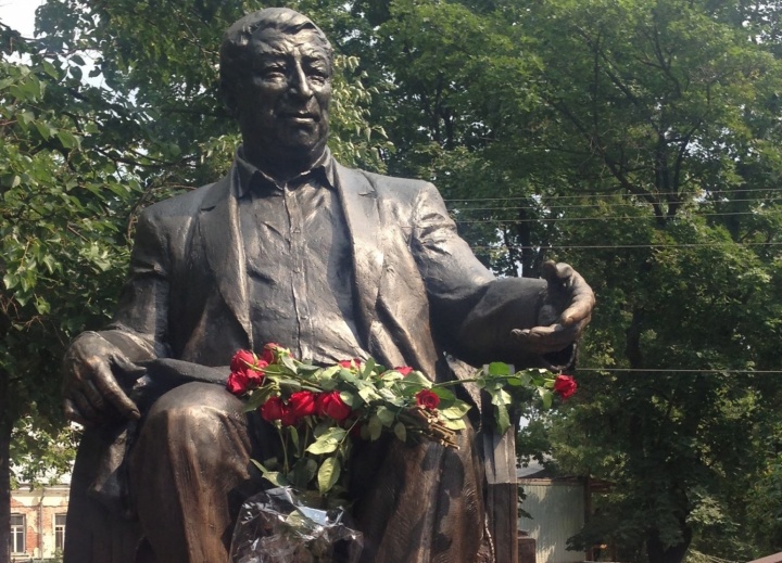 Памятник Расулу Гамзатову установят в городе Плиске