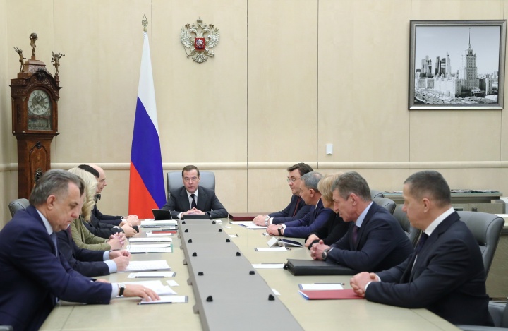 Премьер-министр Дмитрий Медведев поручил выделить до 22 млн рублей на дополнительную закупку лекарств для лечения детей с тяжелыми хроническим заболеваниями
