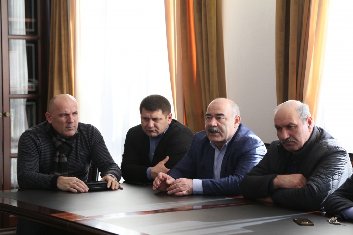 Глава муниципалитета провел совещание с руководителями СПК Хунзахского района.(16.01.2019)